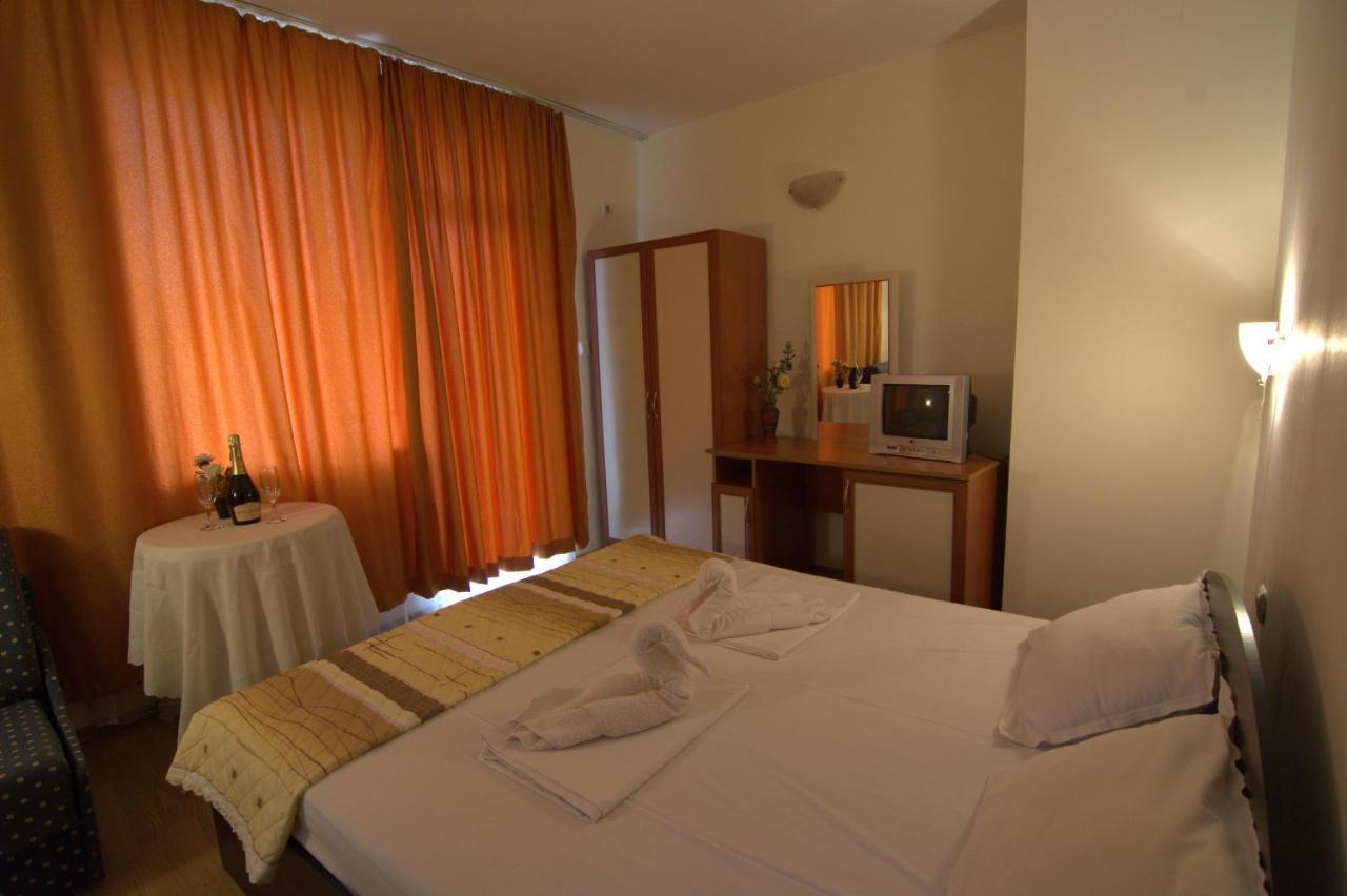 Hotel Stoyanov ラヴダ エクステリア 写真